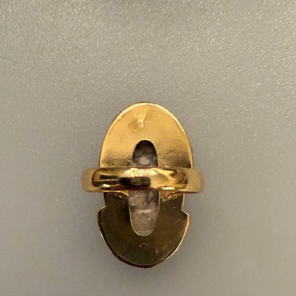 Vintage Gold Tone Ring with Marbled Stone - Picture 4 of 6